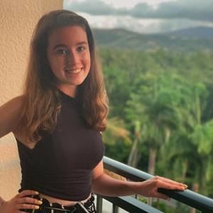 Meet your Posher, Laura